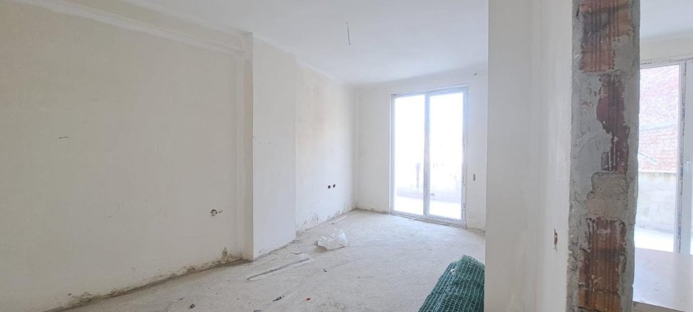 Tirane, shes apartament 1+1+BLK Kati 4, 101 m² 153.000 Euro (Rruga e Barrikadave)