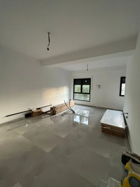 Jepet me qira zyre/studio