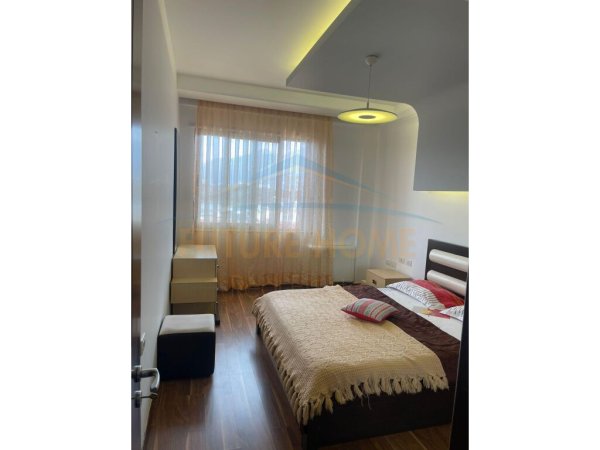 jepet me qera apartament 2+1 te liqeni i thate