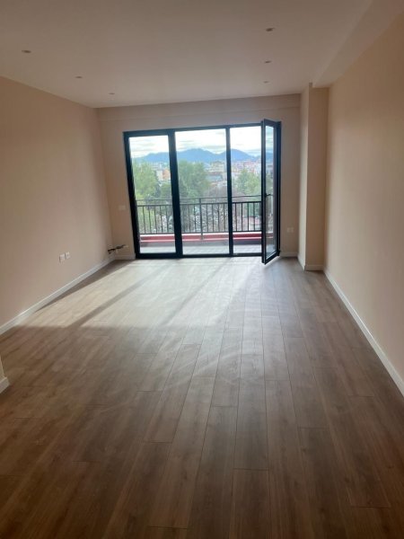 Apartament me qera 2+1 (Rruga e Dibres ) 500 euro