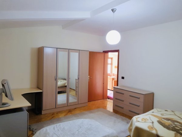 ⚜ APARTAMENT 3+1 ME QERA TE TREGU ELEKTRIK