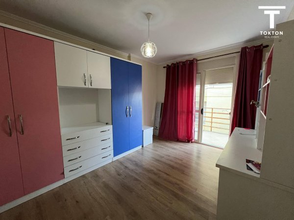 Shitet, Apartament 3+1.

Vendndodhja: Liqeni i Thatë, Tiranë.