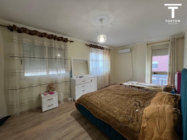 Shitet, Apartament 3+1.

Vendndodhja: Liqeni i Thatë, Tiranë.