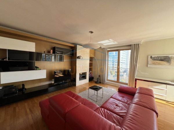 Qera, Apartament 2+1+2+Post Parkimi, Blloku, Tiranë
1,500 €