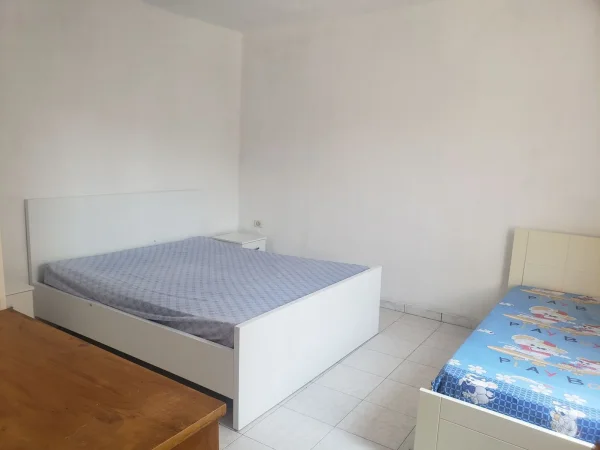 Jepet me qera shtepi 1+1 250 mije leke , Ish Fusha Aviacionit prane Shkolles Dhora Leka.