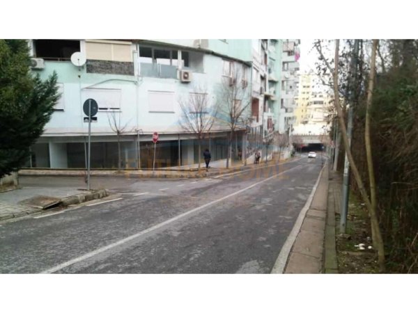 Shitet, Apartament 3+1+2, Kopshti Botanik. UNA37721