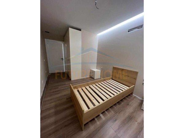 Shitet, Apartament 3+1+2, Kopshti Botanik. UNA37721