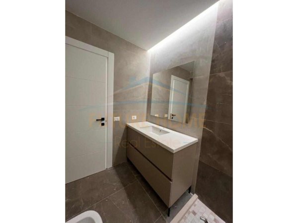 Shitet, Apartament 3+1+2, Kopshti Botanik. UNA37721