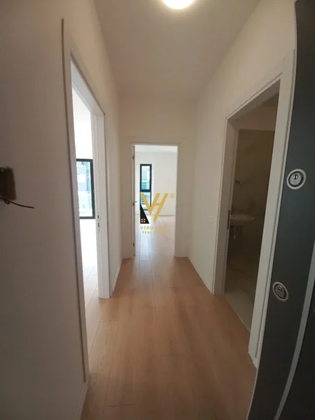 JEPET ZYRE 80 M2 ME QERA TEK FARMACIA 10 , 500 EURO