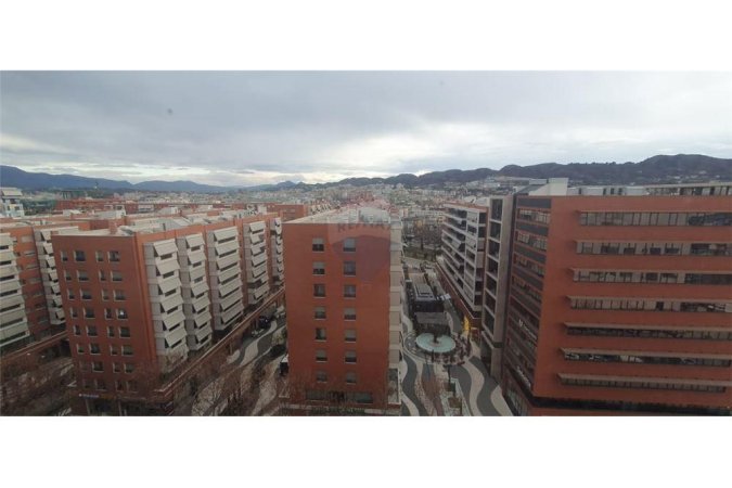 Shitet apartament 2+1 tek rruga Kavajes