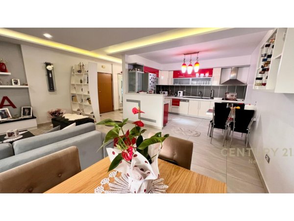 SHITET APARTAMENT 2+1+2 TE KOMUNA E PARISIT!