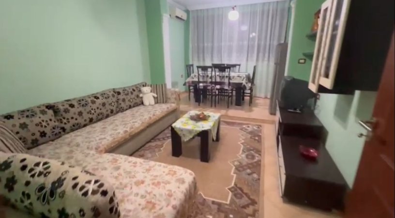 Jepet me qera Apartamenti 2+1 400 euro , Rruga Hoxha Tahsim Xhamllik.