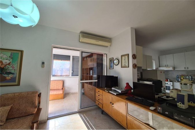 Apartament 1+1+studio ne shitje tek Myslym Shyri, prane Drejtorise se Policise.