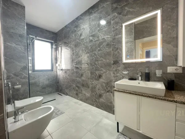 QIRA, APARTAMENT 2+1+2 ME OBORR, NE LIQEN TE THATE!