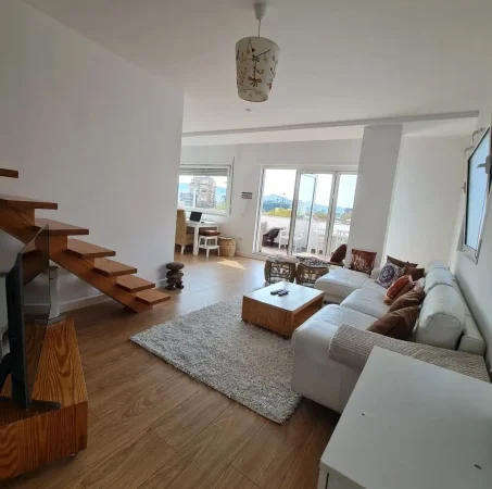 JEPET ME QERA DUBLEX 140M2 NE QENDER TE TIRANES 1200 EURO