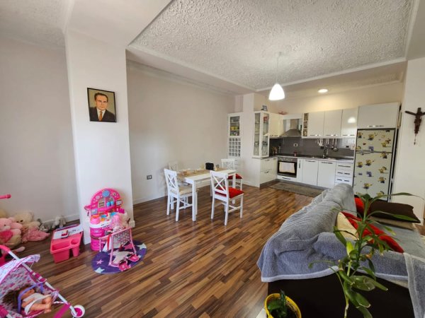 SHITET APARTAMENT 2+1+2 PRANE SHKOLLES SE BALETIT