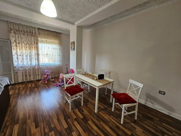 SHITET APARTAMENT 2+1+2 PRANE SHKOLLES SE BALETIT