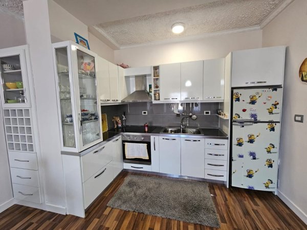 SHITET APARTAMENT 2+1+2 PRANE SHKOLLES SE BALETIT