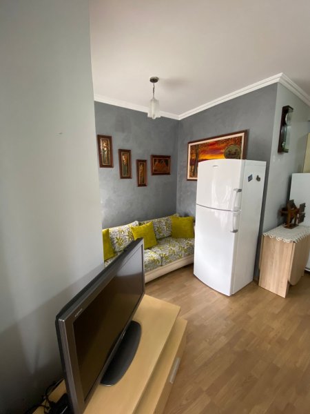 Shitet Apartament 1+1 Pas UET