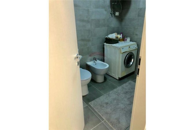 Shitet apartament 2+1 ne Kompleksin Mangalem