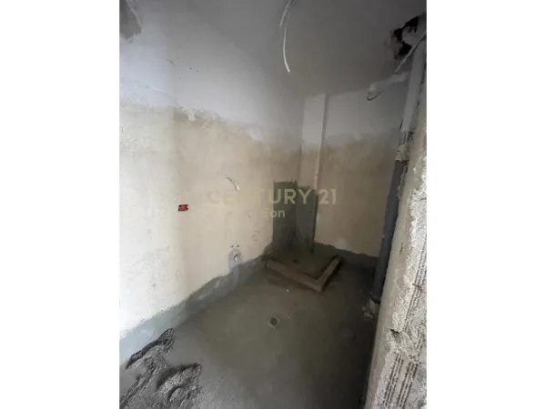 OKAZION!SHITET APARTAMENT 3+1+2+45 M2 VERANDE NE ZONEN E FRESKUT!||800€/m2