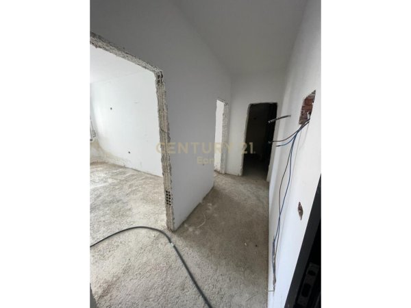 OKAZION!SHITET APARTAMENT 3+1+2+45 M2 VERANDE NE ZONEN E FRESKUT!||800€/m2