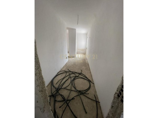 OKAZION!SHITET APARTAMENT 3+1+2+45 M2 VERANDE NE ZONEN E FRESKUT!||800€/m2