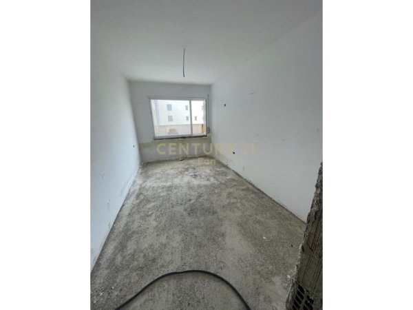 OKAZION!SHITET APARTAMENT 3+1+2+45 M2 VERANDE NE ZONEN E FRESKUT!||800€/m2