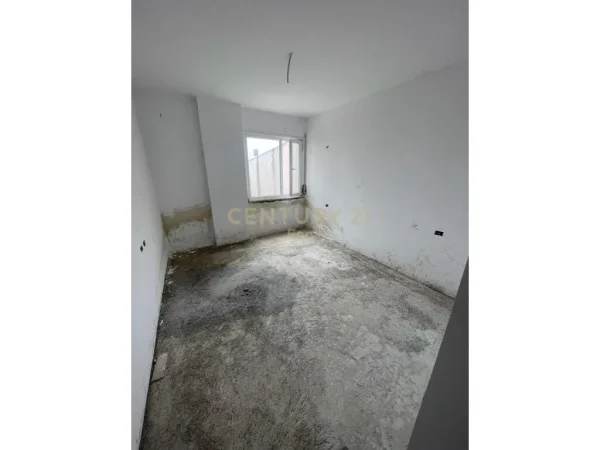 OKAZION!SHITET APARTAMENT 3+1+2+45 M2 VERANDE NE ZONEN E FRESKUT!||800€/m2