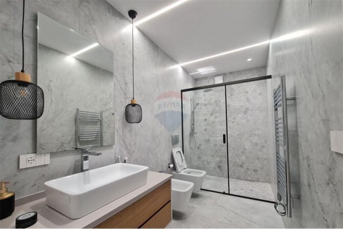 Jepet me qira apartament 2+1+2 te Zogu i Zi