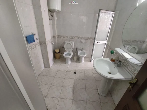 Zyre Me Qera Tek Pazari I Ri (ID BZ2261) Tirane.