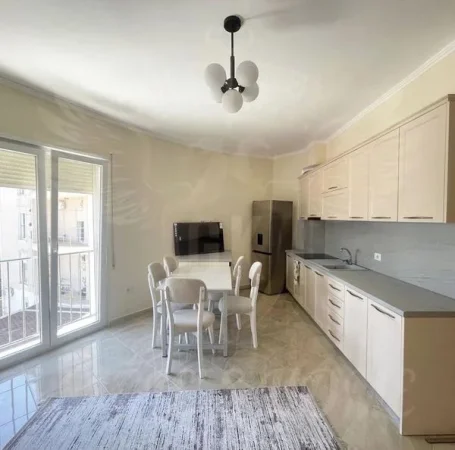 At Qender Durres — Apartament me Qera
• 2+1
• Totalisht Mobiluar 🏡Valuta Qender Durres🏡
• 600€ Neto✅