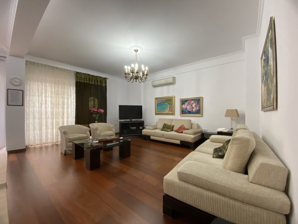 APARTAMENT 2+1+2 PER QIRA TEK RRUGA E BOGDANEVE PRANE QENDRES!!!!!