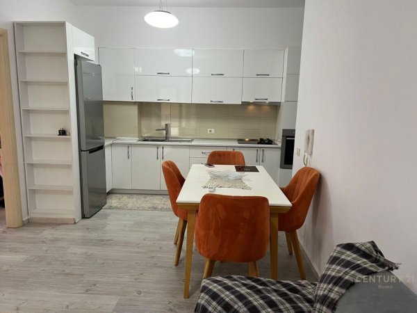 Qera, Apartament 2+1, te Pazari i Ri , Tiranë!650€