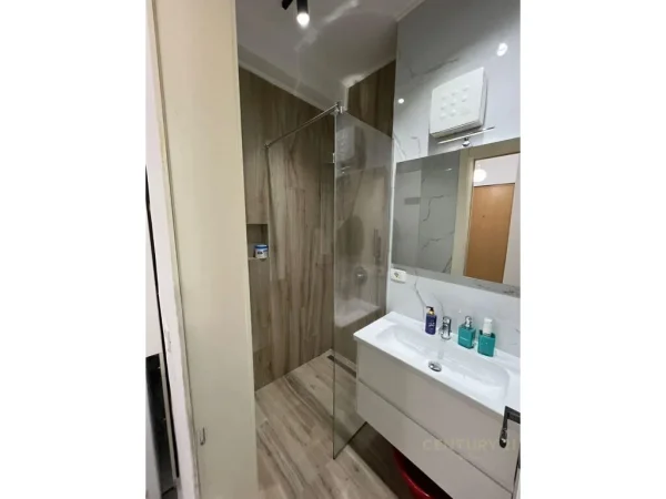 Qera, Apartament 2+1, te Pazari i Ri , Tiranë!650€