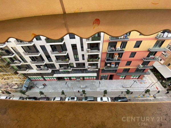 Shesim apartament 2+1+2 në Rrugen e Kosovareve! 242000€