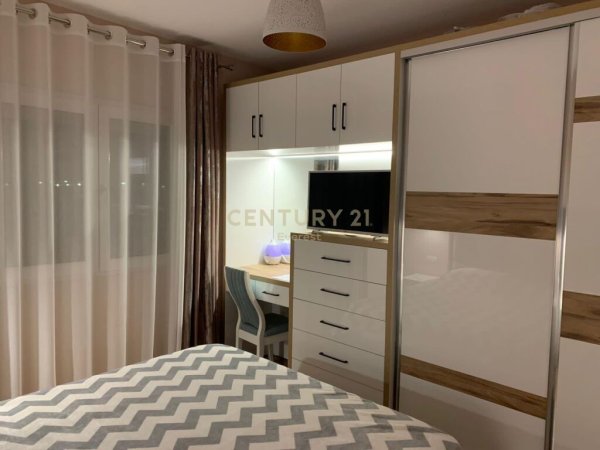 STACIONI I TRENIT, JEPET ME QIRA APARTAMENT 2+1+GARDEROBE!!