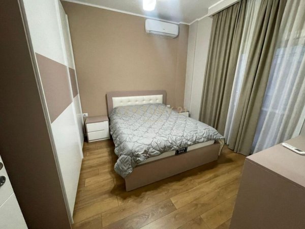 Apartament 4+1+2+post parkimi me qira prane Kristal center!