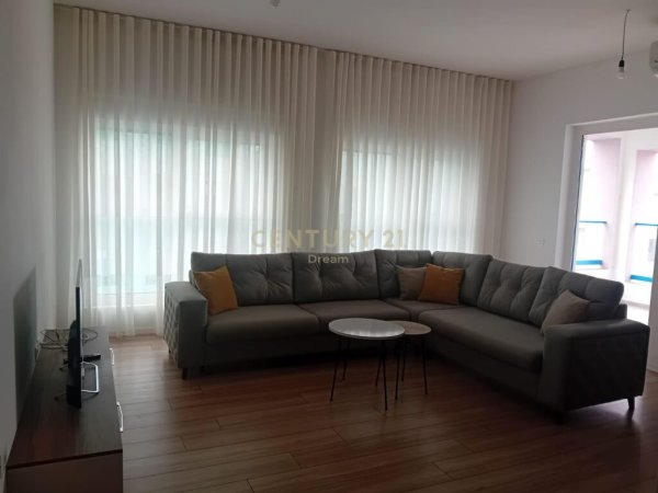 Jepet Me Qira Apartament 2+1+2 tek Kompleksi Mangalem !!