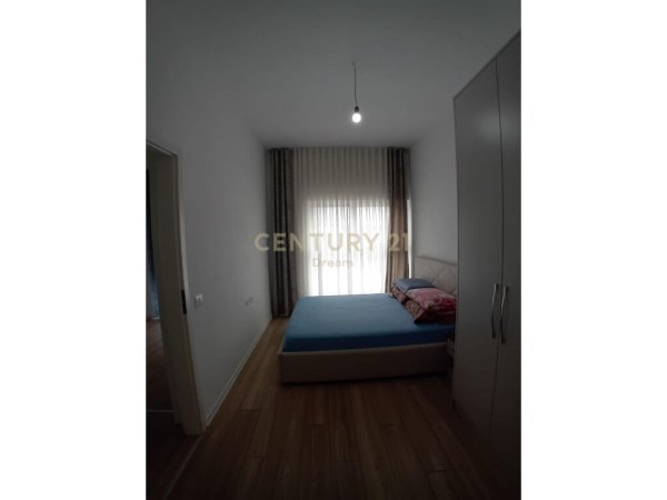 Jepet Me Qira Apartament 2+1+2 tek Kompleksi Mangalem !!