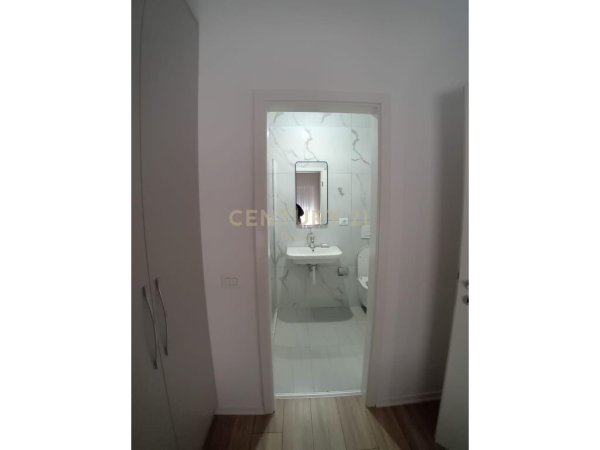 Jepet Me Qira Apartament 2+1+2 tek Kompleksi Mangalem !!