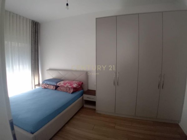 Jepet Me Qira Apartament 2+1+2 tek Kompleksi Mangalem !!