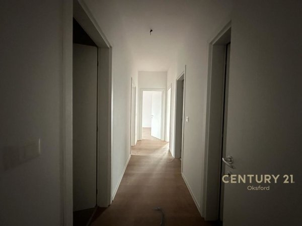 Tirane, shes apartament 3+1+2+BLK 159 m² 334.000 Euro (Rruga e Kavajës)