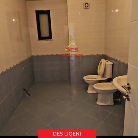 SHITET APARTAMENT 1+1 PRANË QENDRËS GLOBE , TIRANË.