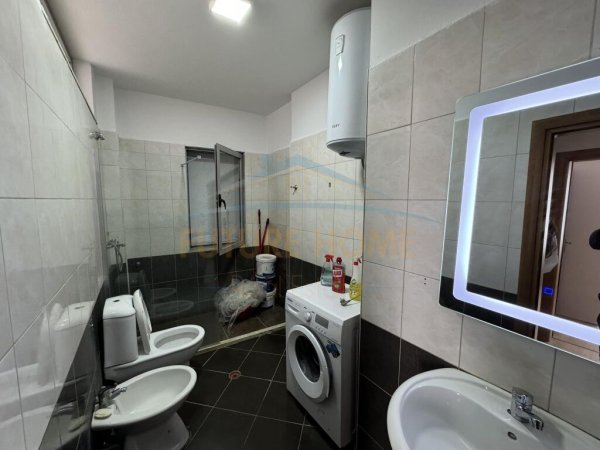 Shitet ,Apartament 2+1+2 , Unaza e Re , Tirane