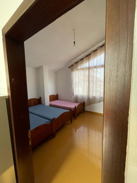 Jepet me qera apartament 1+121 dhjetori , rruga artan lenja 37.000Leke te reja