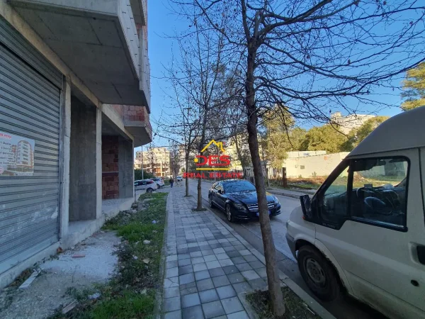 SHITEN DY DYQANE ME KËSTE PRANË PARKUT AULONA”,VLORË.