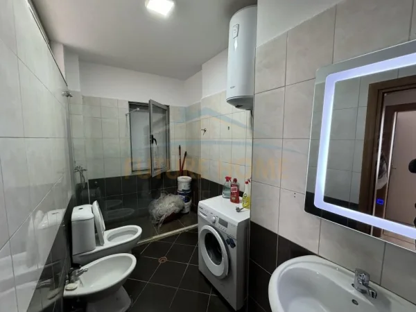 Shitet 2+1+2 vila L Astir