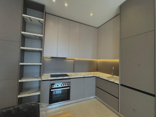 Apartament 2+1 tek ish Stacioni i Trenit 700 euro