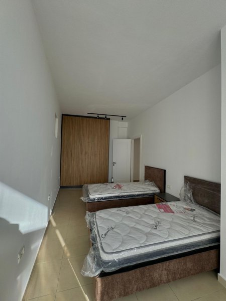 Apartament 2+1 tek ish Stacioni i Trenit 700 euro